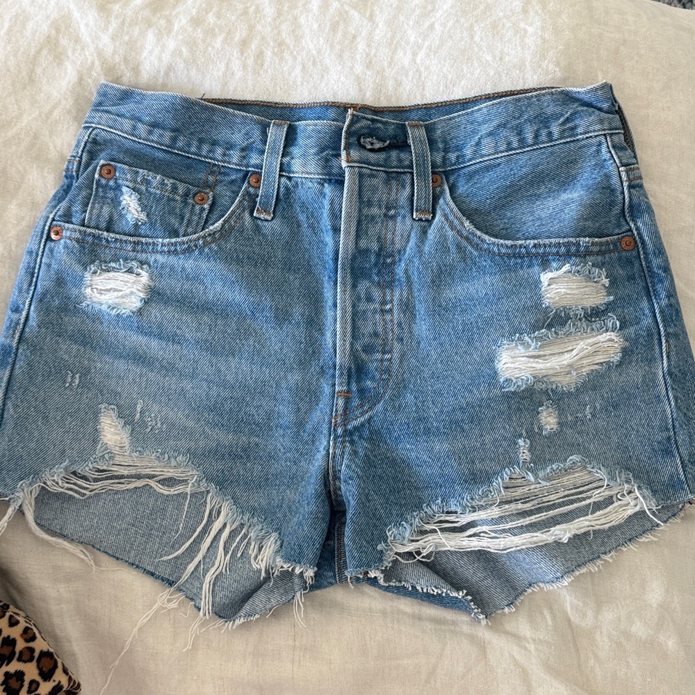 Levi 501 Shorts 26W Ojai Top